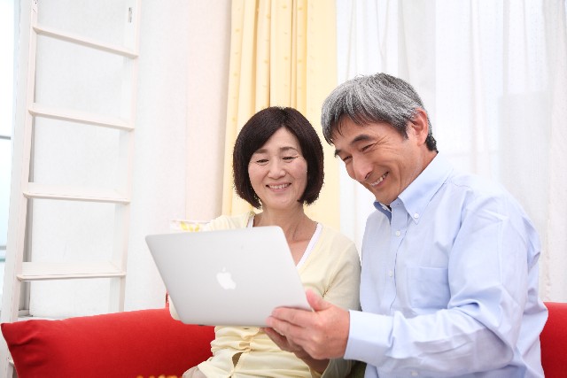 「確定拠出年金と節税について説明する神戸の税理士」がイメージできる画像